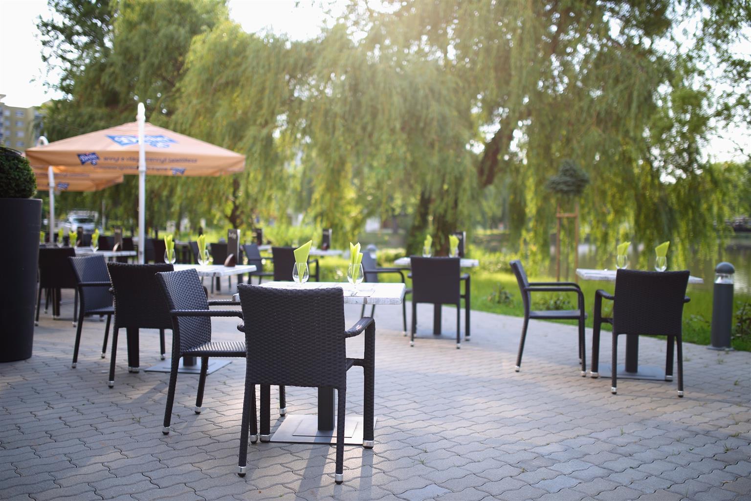 Best Western Plus Lakeside Hotel Székesfehérvár Екстериор снимка