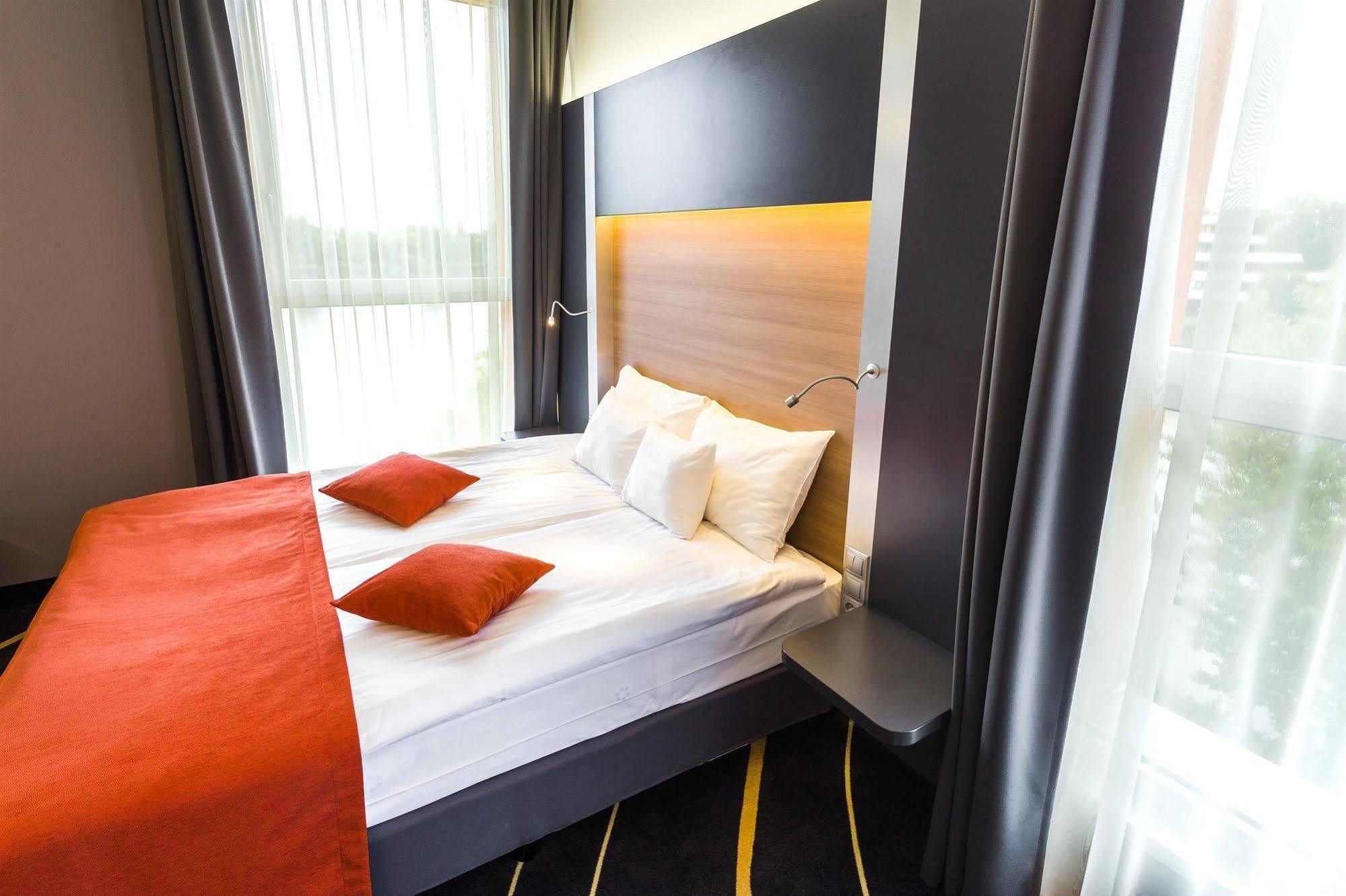 Best Western Plus Lakeside Hotel Székesfehérvár Екстериор снимка